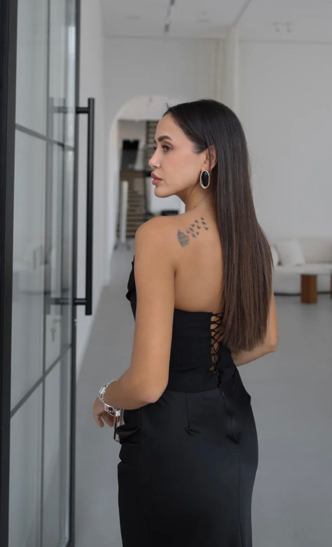 BLACK STRAPLESS SATIN DRESS WITH SCARF