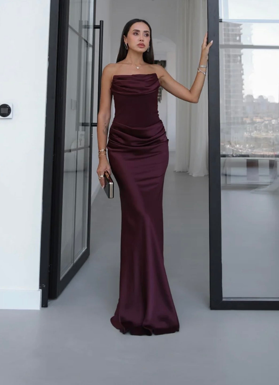 BORDO FULARLI STRAPLEZ SATEN ELBİSE